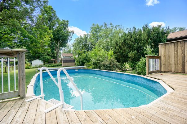 Exterior, Pool
