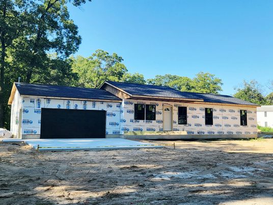 Attached, Exterior, Facade, Ranch