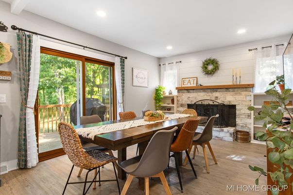 Dining room, Fireplace, Interior, Recessed Lighting, Wood Texture Flooring