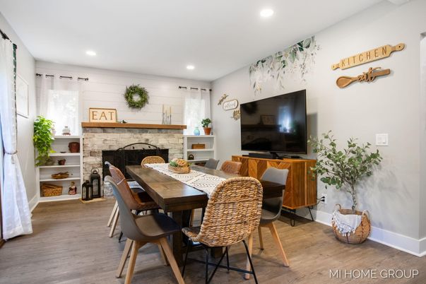 Dining room, Fireplace, Interior, Recessed Lighting, Wood Texture Flooring