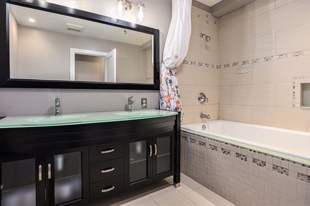 Bathroom, Dual Sink Vanities, Interior, Recessed Lighting