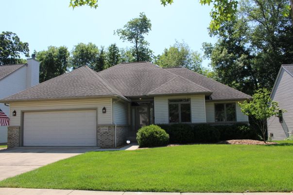 Attached, Exterior, Facade, Ranch