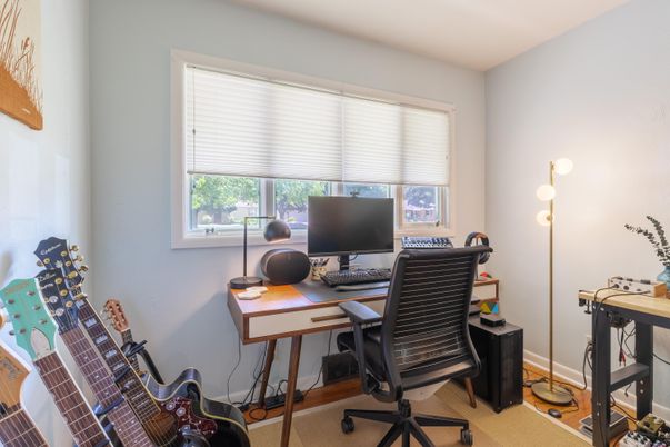 Home Office, Interior