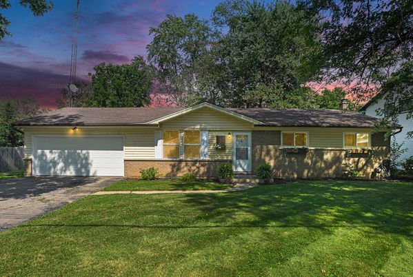 Attached, Exterior, Facade, Ranch