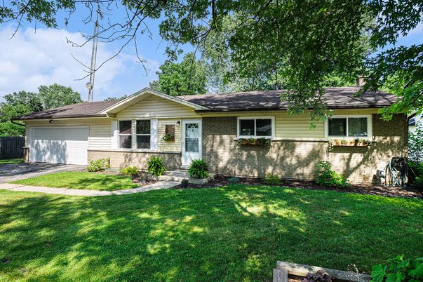 Attached, Exterior, Facade, Ranch