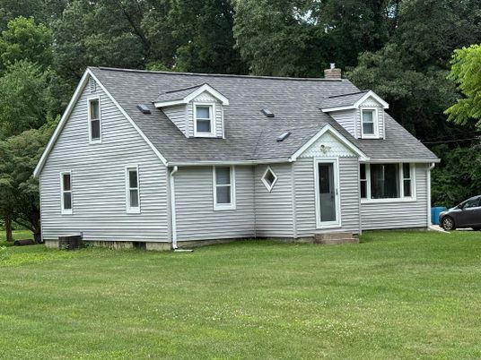 Exterior, Facade, Cape Cod