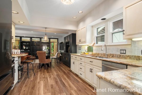 Dining room, Interior, Kitchen, Pendant Lights, Recessed Lighting, Wood Texture Flooring