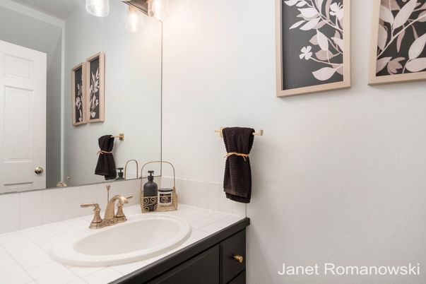Bathroom, Interior, Tile Countertops