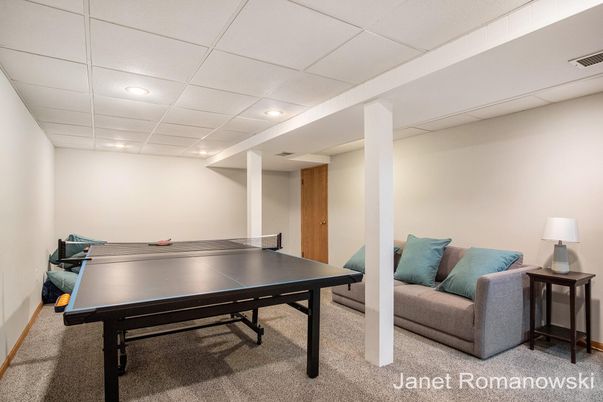 Game Room, Interior, Recessed Lighting