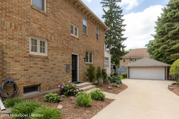Detached Garage, Exterior