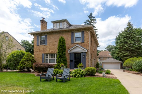 Detached Garage, Exterior, Facade, Brick Facade, Georgian