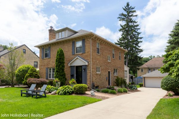 Detached Garage, Exterior, Facade, Brick Facade, Georgian
