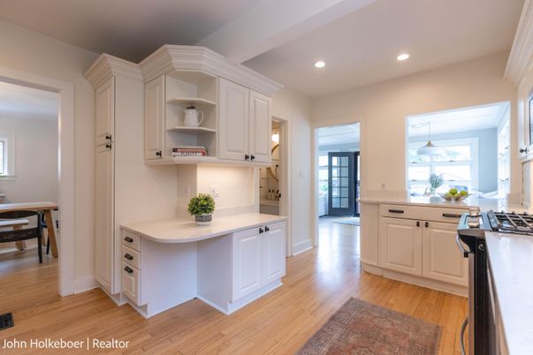 Dining room, Interior, Kitchen, Pendant Lights, Recessed Lighting, Wood Texture Flooring