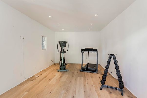 Fitness Equipment, Interior, Recessed Lighting, Wood Texture Flooring