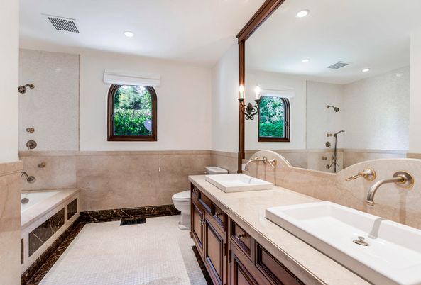 Bathroom, Dual Sink Vanities, Interior, Recessed Lighting