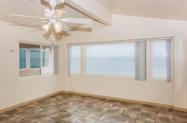 Empty room, Interior, Water