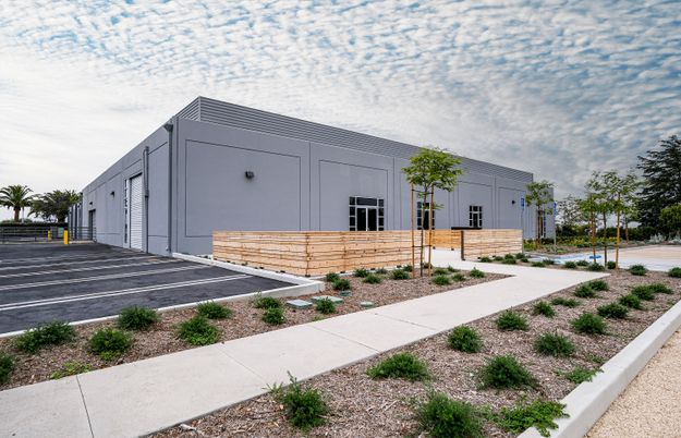 Exterior, Facade, Modern