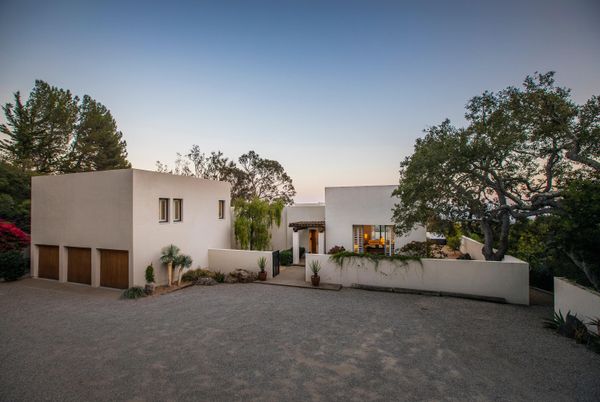 Attached, Backyard, Exterior, Facade, Modern