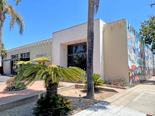 Exterior, Facade, Modern