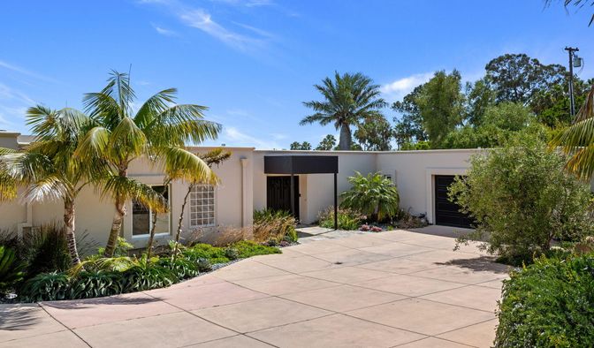 Backyard, Exterior, Facade, Modern
