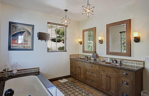 Bathroom, Dual Sink Vanities, Interior, Pendant Lights