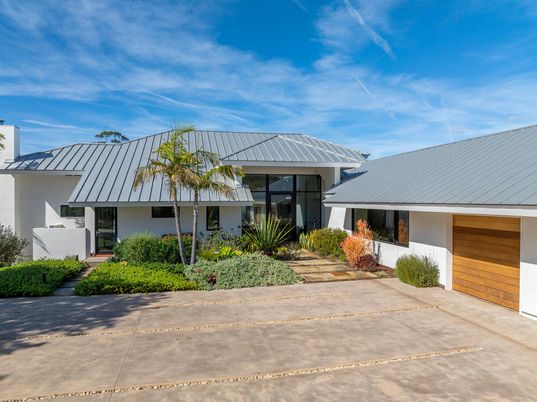 Attached, Exterior, Facade, Ranch