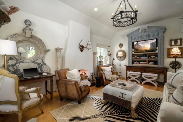Chandelier, Interior, Living room, Recessed Lighting, Wood Texture Flooring