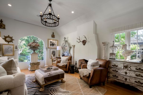 Chandelier, Interior, Living room, Pendant Lights, Recessed Lighting, Wood Texture Flooring