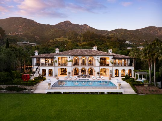 Backyard, Exterior, Facade, Pool, Mediterranean