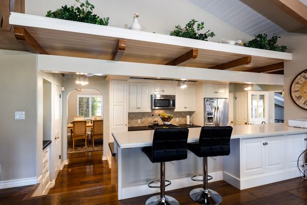 Dining room, Interior, Kitchen, Pendant Lights, Stainless Steel Appliances, Wooden Beams, Wooden Ceilings, Wood Texture Flooring