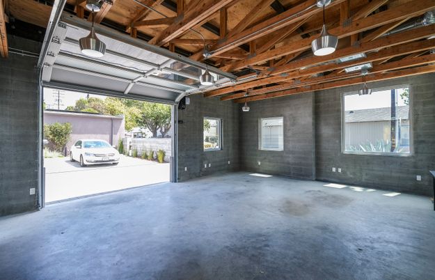 Garage, Interior, Wooden Beams