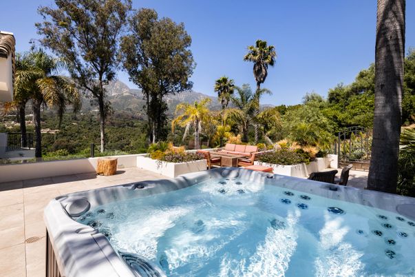 Exterior, Hot Tub