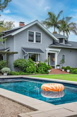 Exterior, Facade, Pool, American Craftsman