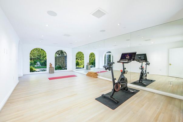 Fitness Equipment, Interior, Recessed Lighting, Wood Texture Flooring
