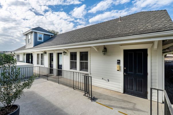 Exterior, Facade, Ranch