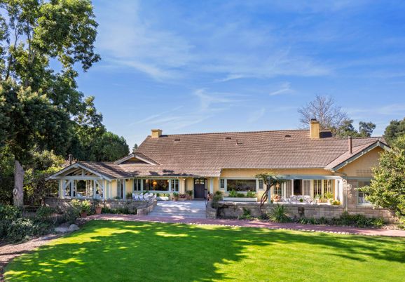 Backyard, Exterior, Facade, Ranch