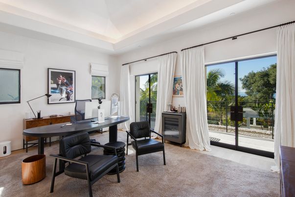 Home Office, Interior