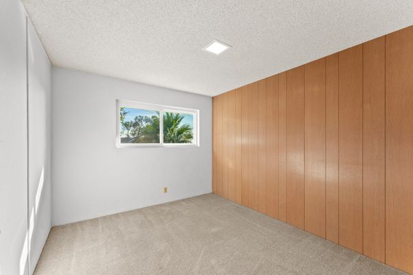 Empty room, Interior, Recessed Lighting, Wooden Walls