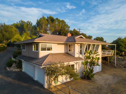 Attached, Exterior, Facade, Mediterranean