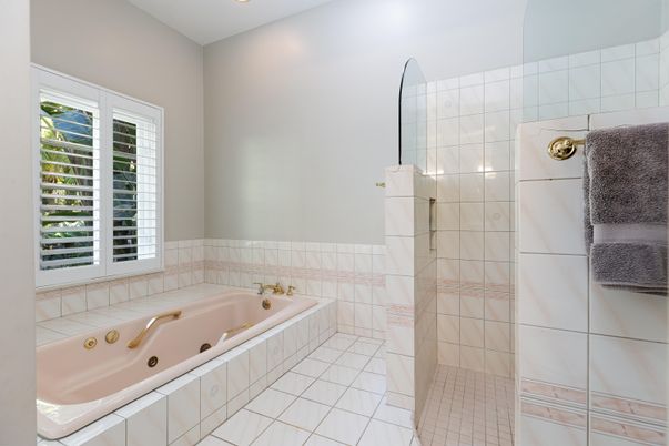 Bathroom, Interior, Recessed Lighting