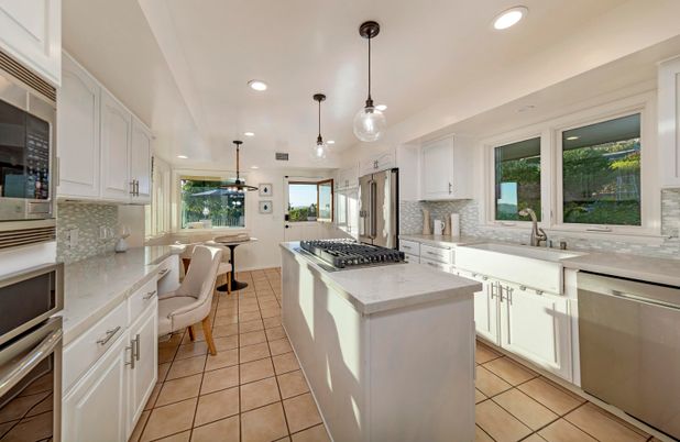 Dining room, Interior, Kitchen, Pendant Lights, Recessed Lighting, Stainless Steel Appliances