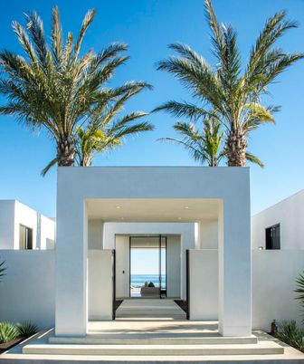 Exterior, Facade, Modern