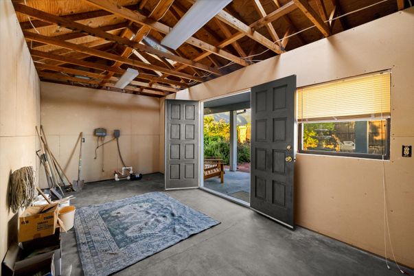 Empty room, Interior, Wooden Beams