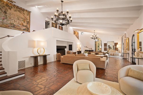 Chandelier, Fireplace, Interior, Living room