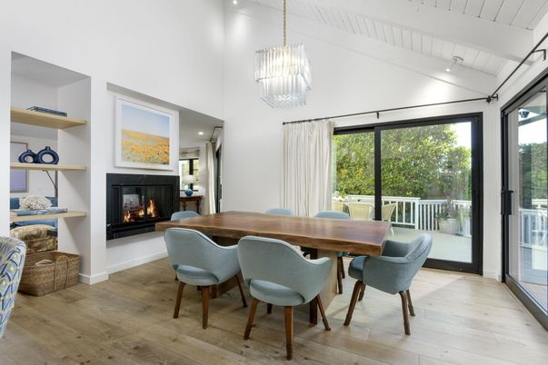Chandelier, Dining room, Fireplace, Interior, Pendant Lights, Wood Texture Flooring
