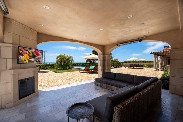 Exterior, Fireplace, Pool