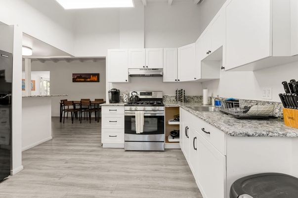Dining room, Interior, Kitchen, Stainless Steel Appliances, Wood Texture Flooring