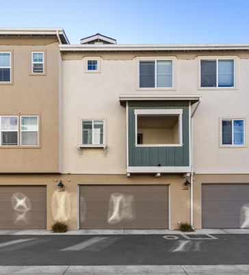 Attached, Exterior, Facade, Rowhouse