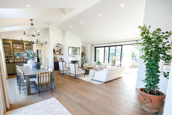 Chandelier, Dining room, Interior, Living room, Recessed Lighting, Wood Texture Flooring