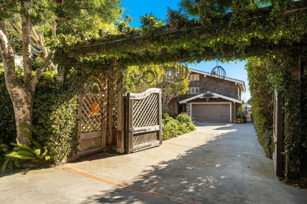 Detached Garage, Exterior